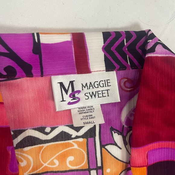 NWT abstract 90s pattern blouse. - Picture 5 of 8